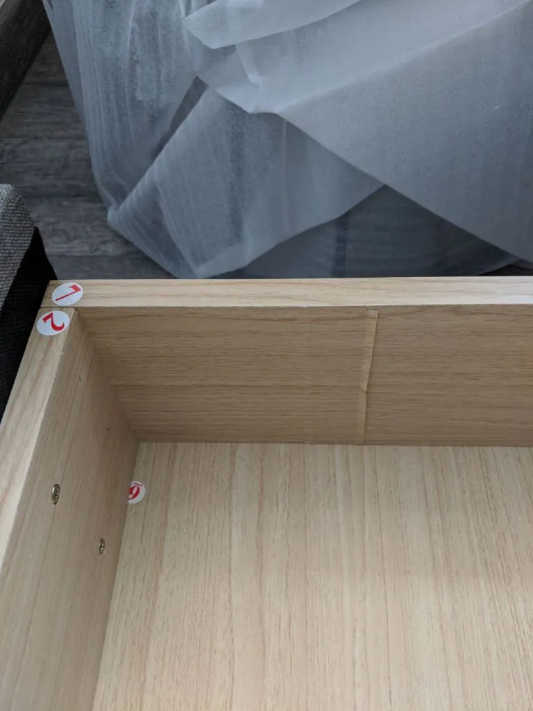 The laminate for one of the side drawers was also poorly stuck. It felt a little like excess paper that got glued onto the surface anyway.