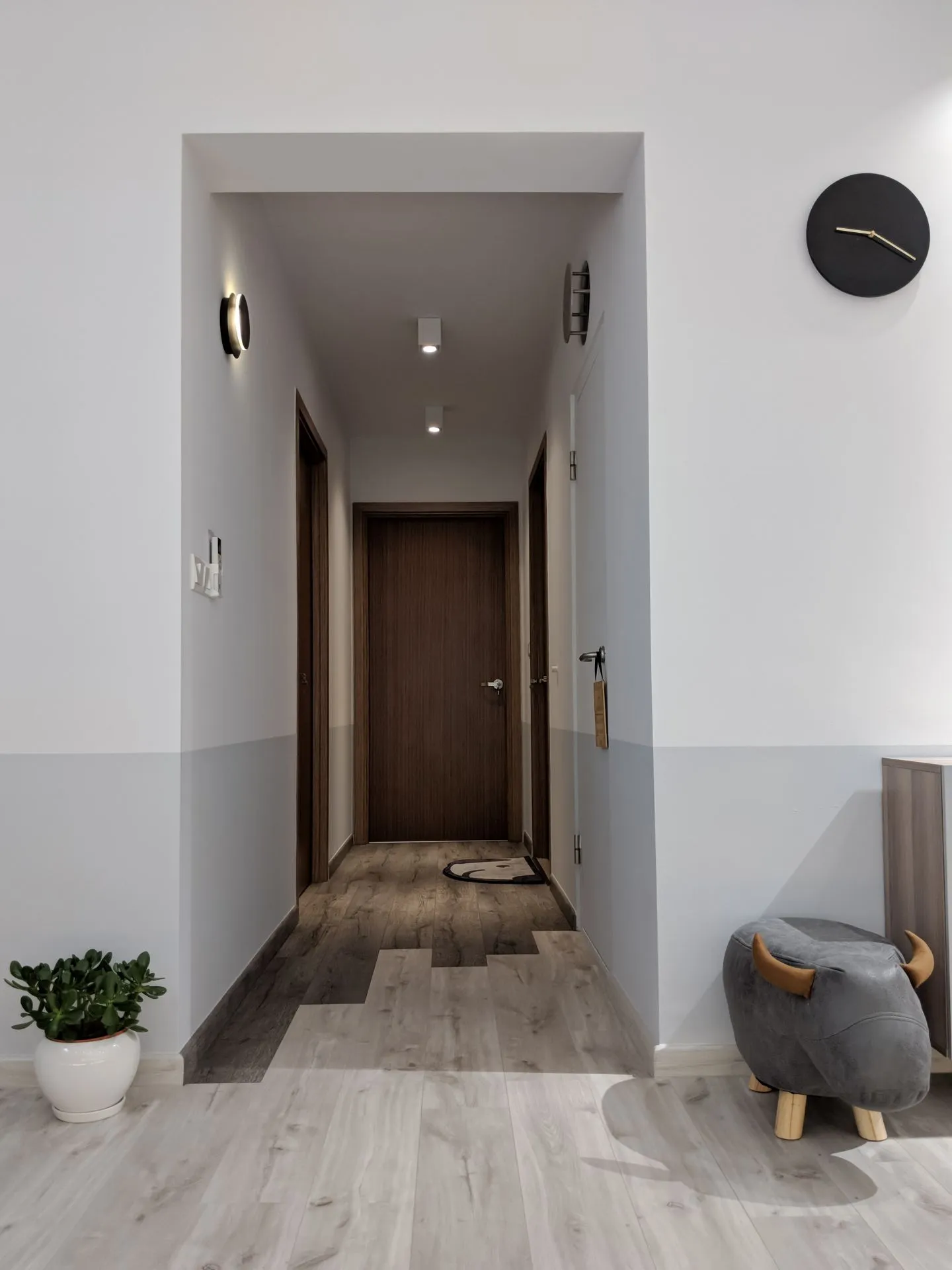 The corridor is less well lit by comparison. We love the way the colour of the floor changes as you get into the rooms. The accent light that is shaped like an eclipsed moon was an awesome and cheap find on Taobao as well.