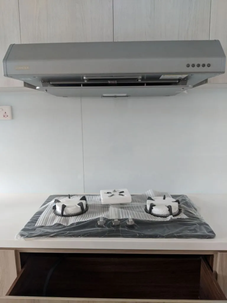 This picture doesn’t show it but there’s a gap above, most likely to allow it to vent.