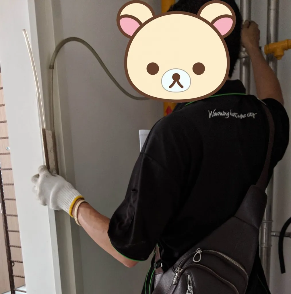 The second last step was to test the pipes for leakage. This was one way to test. Thereafter he’d use a wet soapy sponge in the kitchen to test the pipe connections. Unfortunately our pipe was leaking and probably faulty. We realised it was the newly installed pipe that was spoilt. The leak stopped after the contractor changed the pipe. And thankfully so, because it’d be a much bigger problem if the gas pipe hidden by the carpentry was faulty!