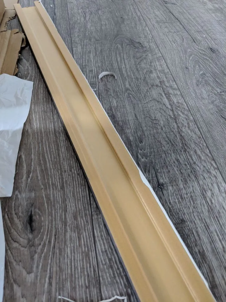 This is how the skirting looks like inside. This is much better than wood laminate skirting, because it doesn’t rot.