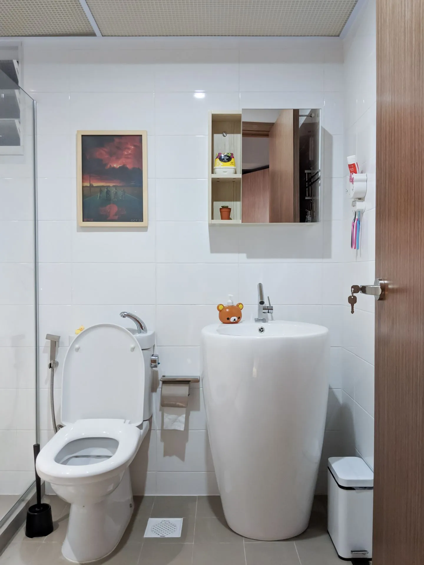 We did minimal work on the toilet. We got a pedestal basin for the master bedroom. We’ve no idea how we should clear any chokes in the basin, but we just YOLOed and bought it anyway because it looked nice. The white dustbin was also a good purchase because it fit really well into the small space beside the basin and the colour matched.